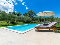 Bazén v ubytování Pool Premium Apartment nebo v jeho okolí