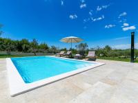 Bazén v ubytování Pool Premium Apartment nebo v jeho okolí