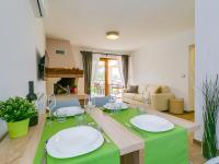 Posezení v ubytování Pool Premium Apartment