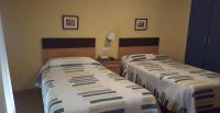 Posteľ alebo postele v izbe v ubytovaní Hostal Guzman El Bueno by gaiarooms