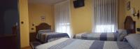 Posteľ alebo postele v izbe v ubytovaní Hostal Guzman El Bueno by gaiarooms