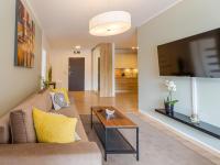 Televízia a/alebo spoločenská miestnosť v ubytovaní Lux Apartment Kołobrzeg Polanki Park
