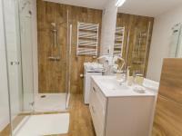 Kúpeľňa v ubytovaní Lux Apartment Kołobrzeg Polanki Park