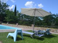 Bazén v ubytovaní Belvilla by OYO Serene Apartment with Garden alebo v jeho blízkosti