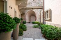 A garden outside Relais San Vigilio al Castello