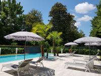 Bazén v ubytovaní Hotel Hambros - Il Parco in Villa Banchieri alebo v jeho blízkosti
