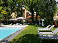 Bazén v ubytovaní Hotel Hambros - Il Parco in Villa Banchieri alebo v jeho blízkosti
