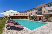 Πισίνα στο ή κοντά στο Rodia Inn