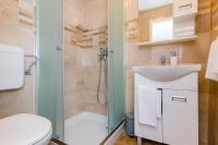 Koupelna v ubytování Rooms Baza