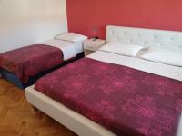 Postel nebo postele na pokoji v ubytování Apartments Mira