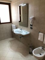 A bathroom at Hotel Continental
