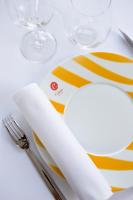 um prato branco e amarelo com garfo e faca em Sezz Saint-Tropez em Saint-Tropez