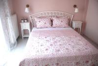 A bed or beds in a room at Vintage Home