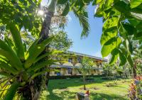 - Vistas al complejo desde el jardín en Hotel Manuel Antonio, en Manuel Antonio