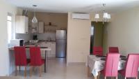 Kuchyňa alebo kuchynka v ubytovaní Apartman Viktorija