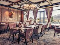 Nespecifikovaný výhled na hory nebo výhled na hory při pohledu z hotelu