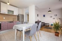 Kuchyň nebo kuchyňský kout v ubytování Apartman Šesna