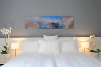 Postel nebo postele na pokoji v ubytování Hotel Vitznauerhof - Lifestyle Hideaway at Lake Lucerne