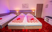 Posteľ alebo postele v izbe v ubytovaní Guesthouse Cyprian