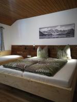 A bed or beds in a room at Altböckhof