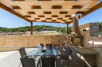 Balkón alebo terasa v ubytovaní Eudora Luxury Stone Villa