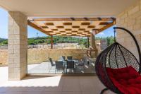 Balkón alebo terasa v ubytovaní Eudora Luxury Stone Villa
