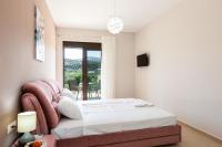 Posteľ alebo postele v izbe v ubytovaní Eudora Luxury Stone Villa