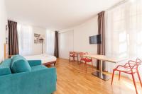 Residhotel Vieux Portにあるテレビまたはエンターテインメントセンター