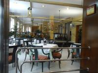B&B HOTEL Gijón Centro Begoñaにあるレストランまたは飲食店