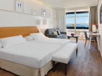 A bed or beds in a room at H10 Rubicón Horizons Collection