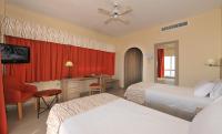 Postel nebo postele na pokoji v ubytování Hotel Salobreña Suites