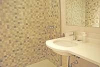 A bathroom at Recently refurbished apartment with sea views.