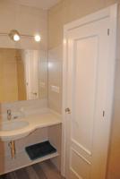 A bathroom at Recently refurbished apartment with sea views.