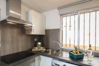 Kuchyňa alebo kuchynka v ubytovaní Ocean View Penthouse II