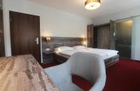 Ένα ή περισσότερα κρεβάτια σε δωμάτιο στο stadthotel miya