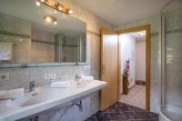 A bathroom at Ferienhaus Regina