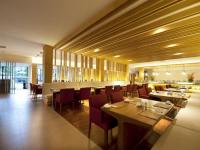 Ein Restaurant oder anderes Speiselokal in der Unterkunft Phuket Graceland Resort and Spa 