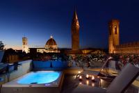 Bazén v ubytovaní San Firenze Suites & Spa alebo v jeho blízkosti
