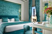 Posteľ alebo postele v izbe v ubytovaní San Firenze Suites & Spa