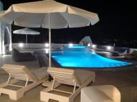 Bazén v ubytovaní Kallithea Hotel alebo v jeho blízkosti