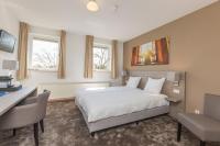 TV a/nebo společenská místnost v ubytování Fletcher Kloosterhotel Willibrordhaeghe