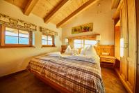 Posteľ alebo postele v izbe v ubytovaní Wallegg Lodge - Alpine Premium Chalet - Ski In-Ski Out - Real Alpine Location Saalbach