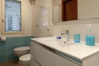A bathroom at B&B ABRUZZO