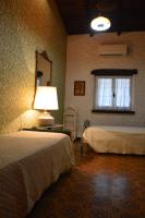 A bed or beds in a room at B&B VILLA LUPIDI