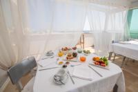 Jedlo v ubytovaní bed & breakfast alebo blízkom okolí