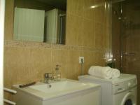 A bathroom at Vista Teide 305-306