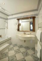 Ein Badezimmer in der Unterkunft AKZENT Hotel Berg's Alte Bauernschänke- Wellness und Wein