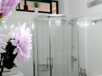Koupelna v ubytování Malibu apartamento con campo de tennis y piscina con solarium