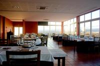 Um restaurante ou outro lugar para comer em Hotel Da Montanha
