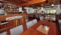 Lounge nebo bar v ubytování Chata Orlik - all inclusive & wellness